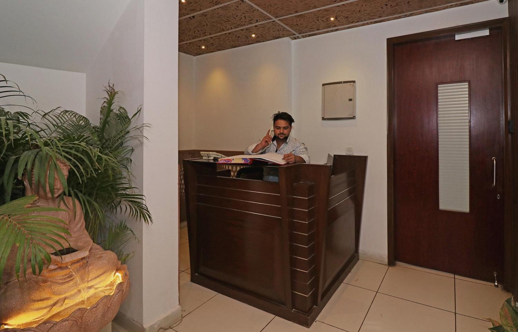 Wonderland Inn Near Aravali Biodiversity Park Gurgaon Exteriör bild