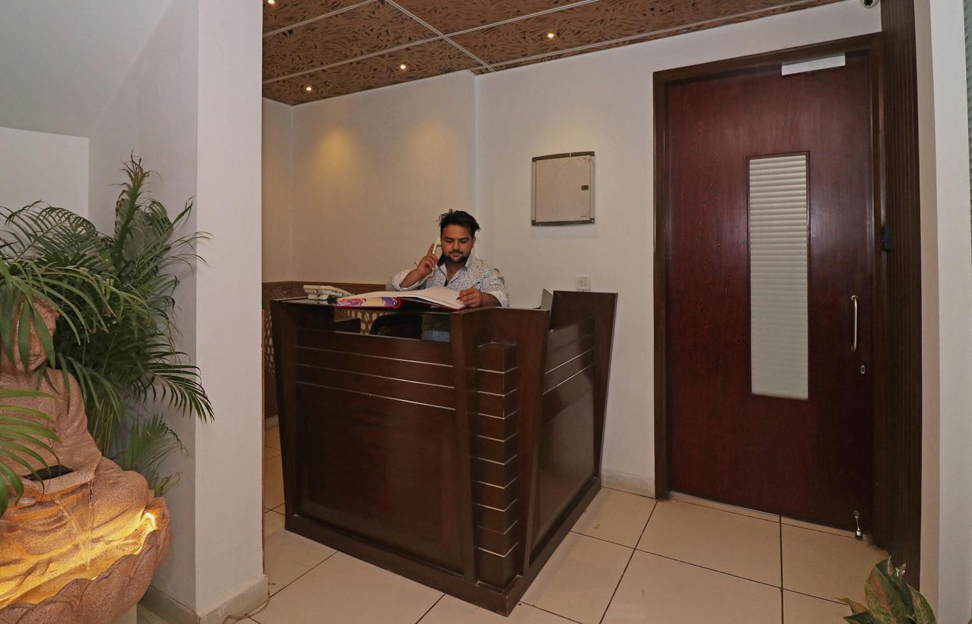 Wonderland Inn Near Aravali Biodiversity Park Gurgaon Exteriör bild