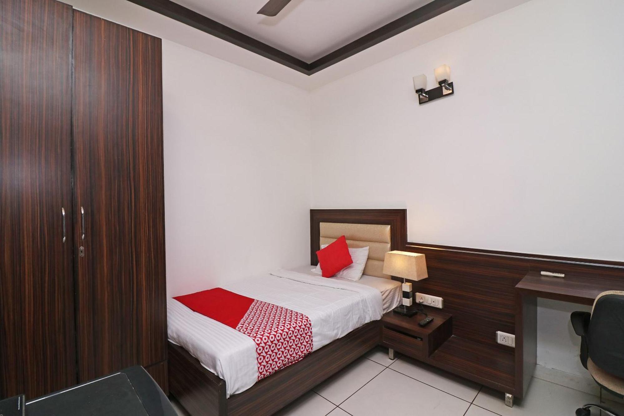 Wonderland Inn Near Aravali Biodiversity Park Gurgaon Exteriör bild